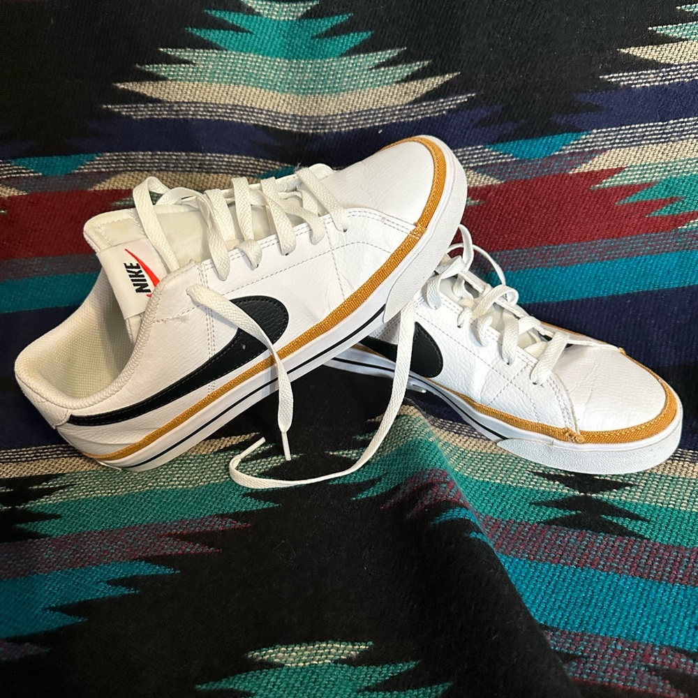 Women’s Nike Court Legacy